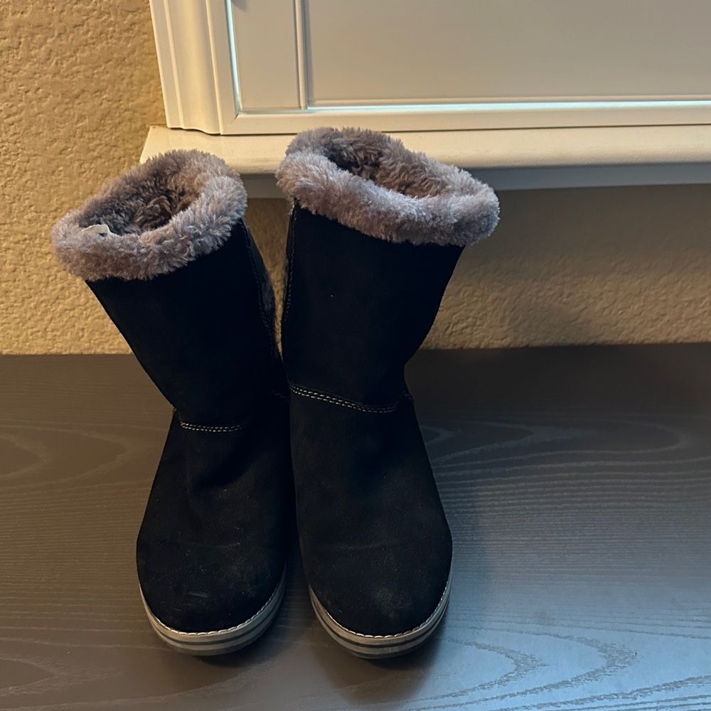 Black Suede Boots with Faux Fur Lining and Grey Knit detail Size 6